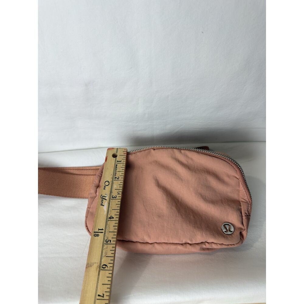 Lululemon Everywhere Belt Bag Crossbody Salmon Orange Small Versatile Pouch - Picture 13 of 14